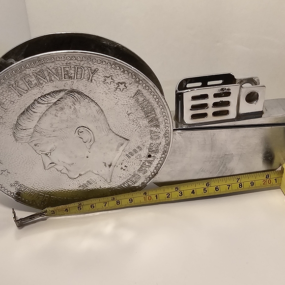 Silver Coin-Shaped Lighter - Picture 2 of 16